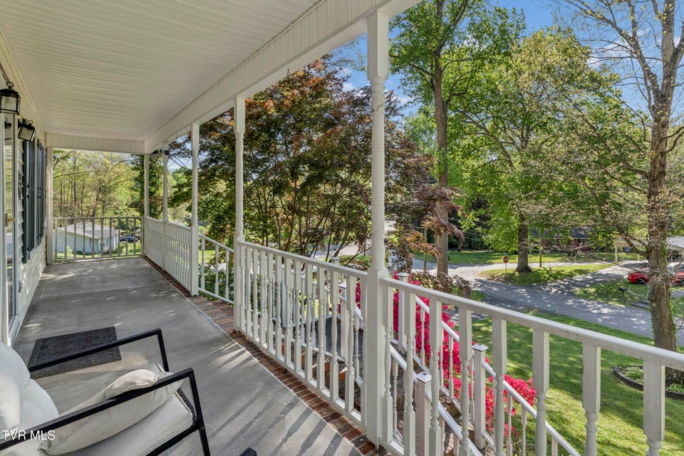 Photo #3: 802 Chestnut Avenue