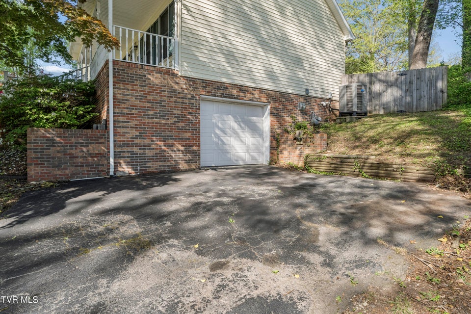 Photo #62: 802 Chestnut Avenue