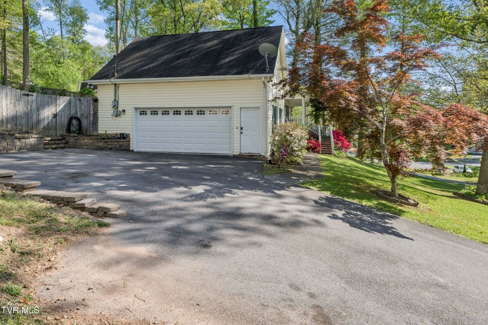 Photo #77: 802 Chestnut Avenue