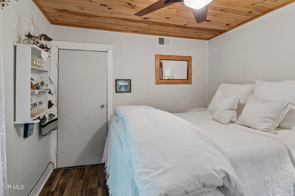 Photo #33: 278 Old Butler 