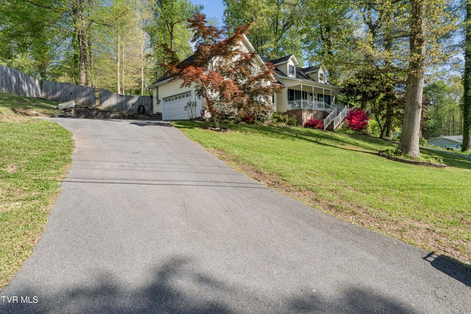 Photo #2: 802 Chestnut Avenue