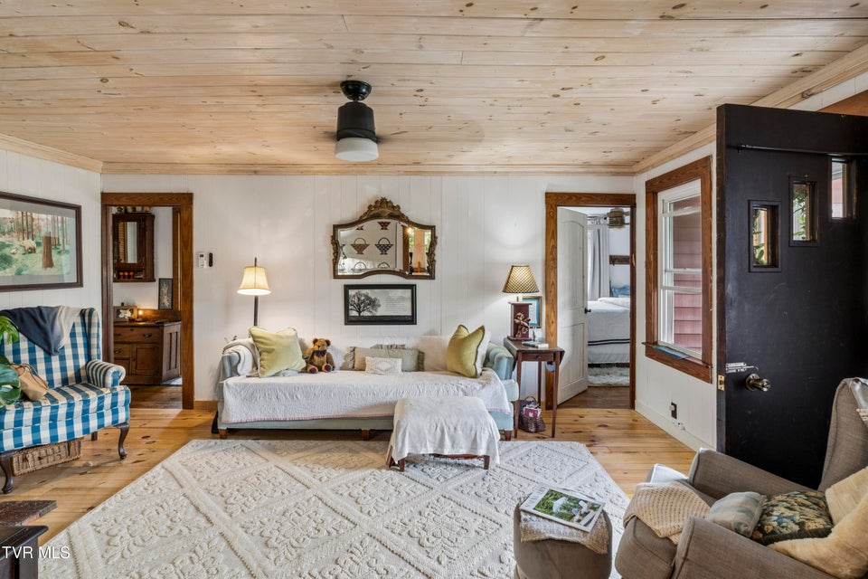 Photo #34: 278 Old Butler 