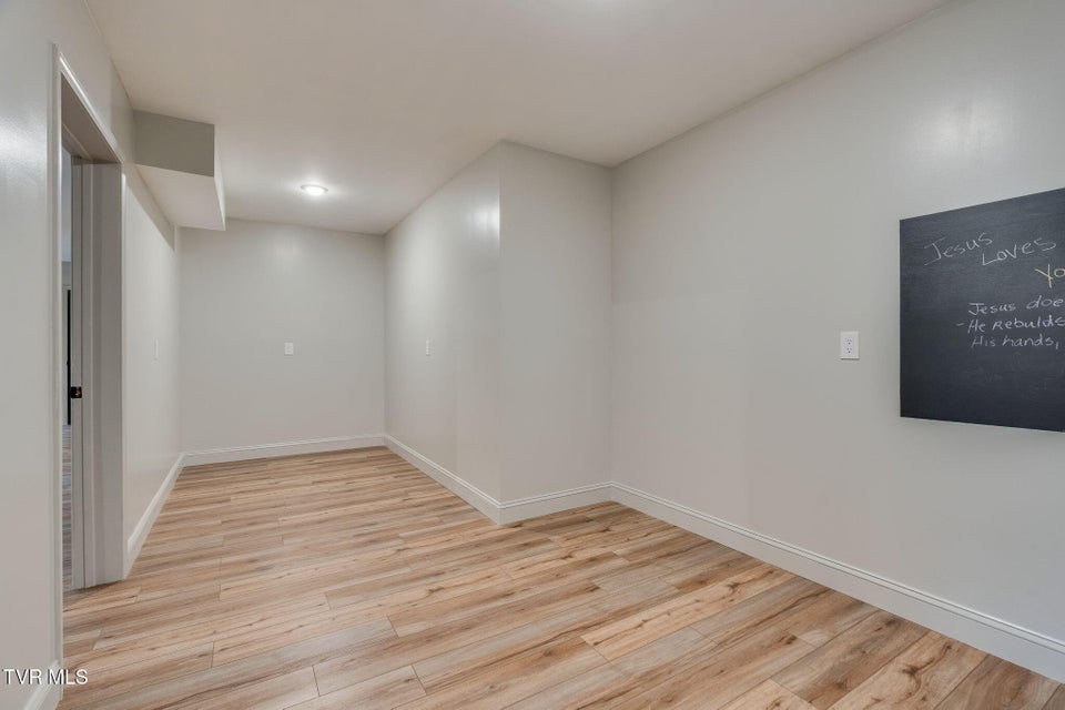 Photo #31: 225 Old Stage Road