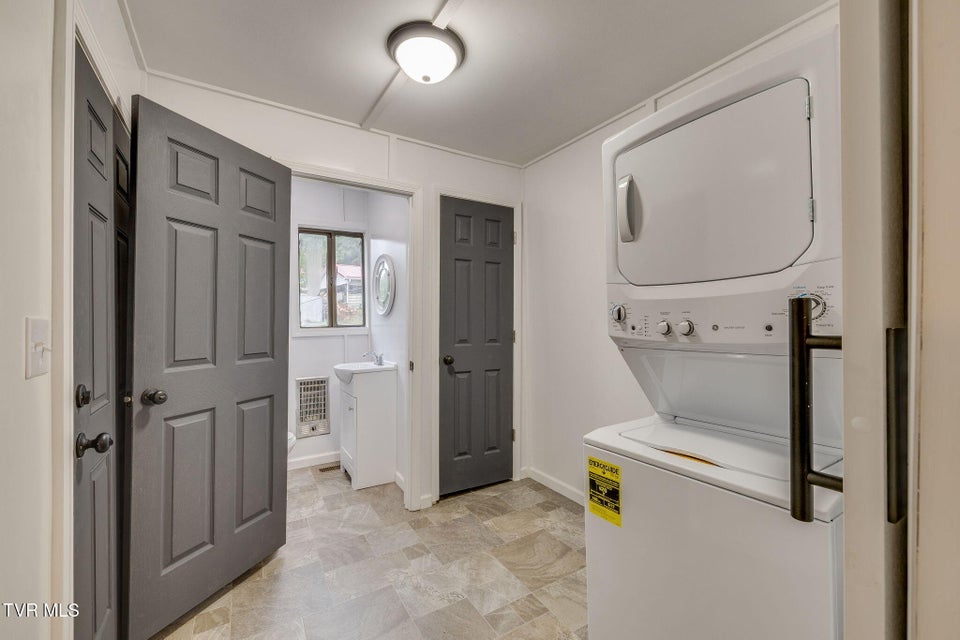 Photo #16: 3304 Thornton Drive