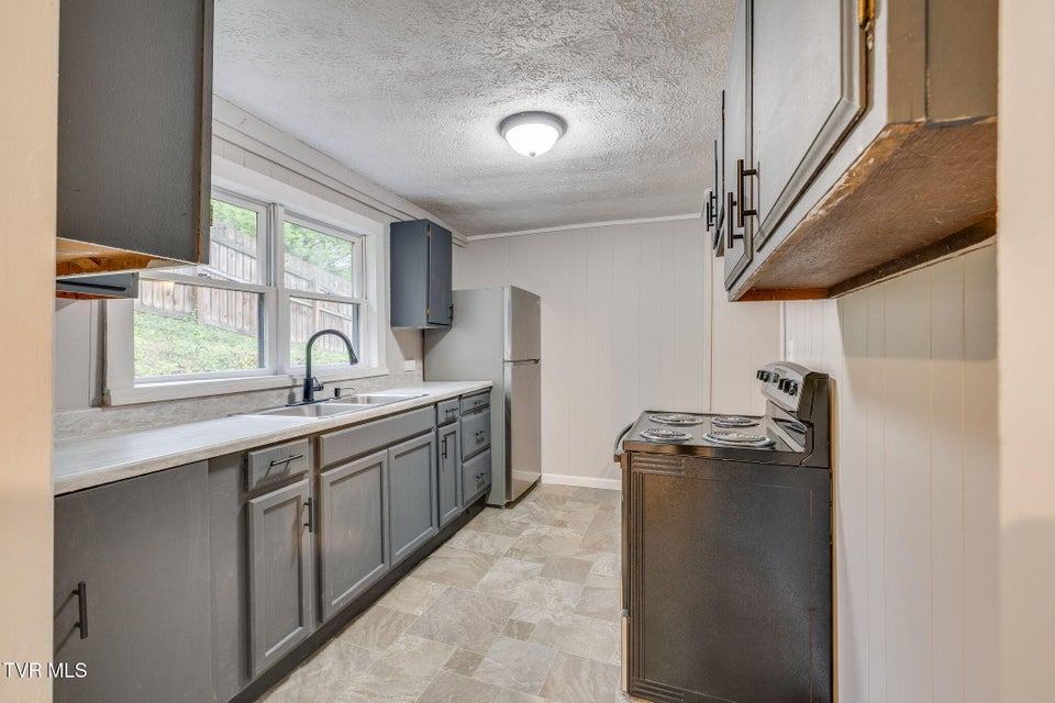 Photo #12: 3304 Thornton Drive