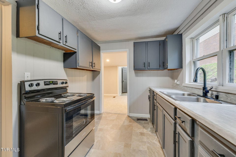 Photo #11: 3304 Thornton Drive