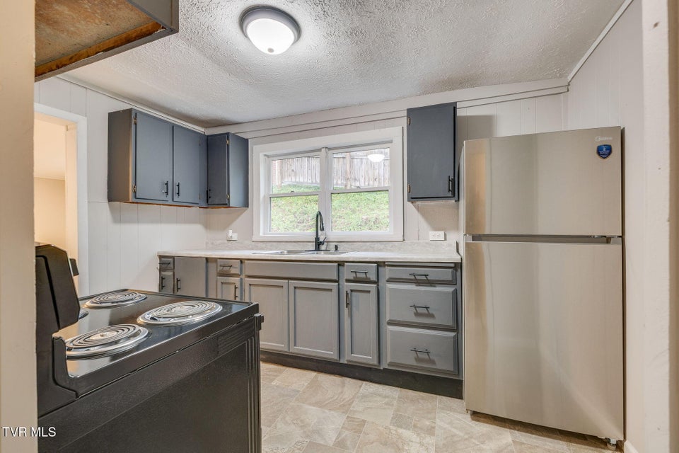 Photo #10: 3304 Thornton Drive