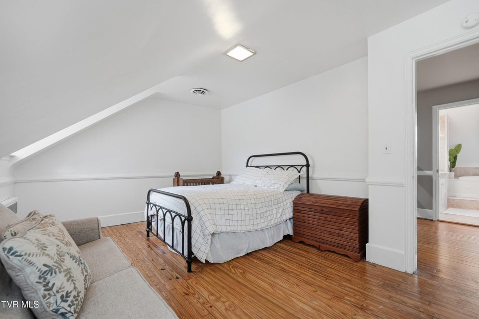 Photo #32: 205 Highland Avenue