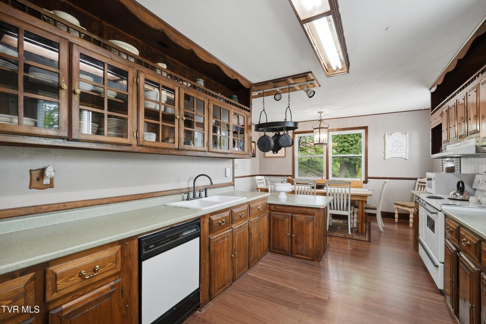 Photo #14: 205 Highland Avenue