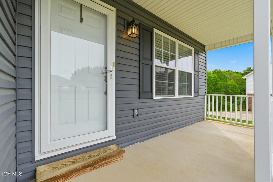 Photo #4: 916 Lona Lane