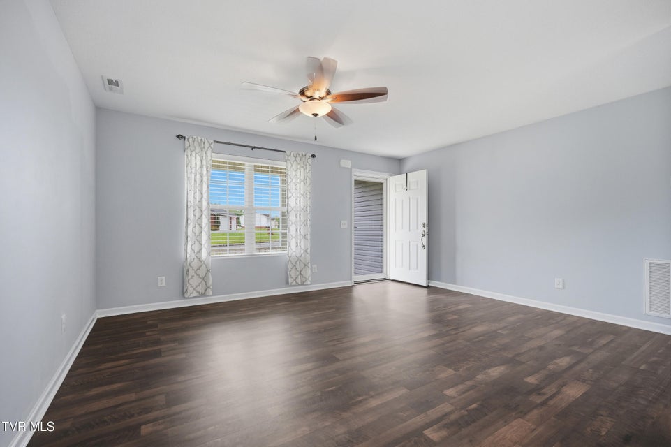 Photo #8: 916 Lona Lane