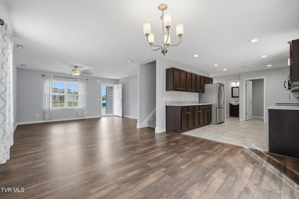 Photo #10: 916 Lona Lane