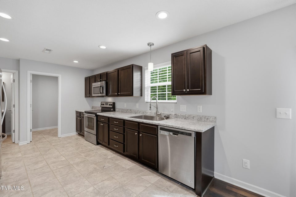 Photo #13: 916 Lona Lane