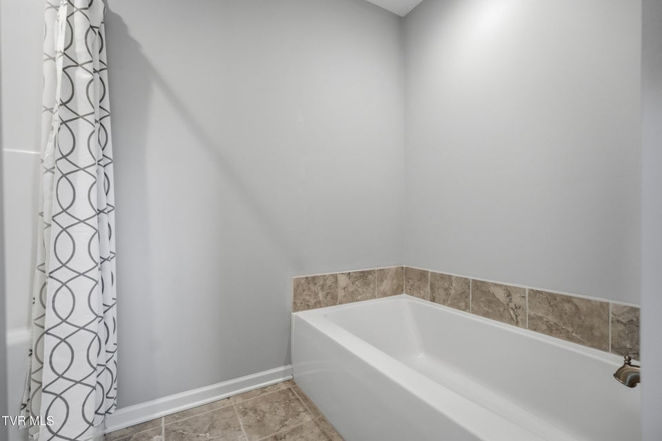 Photo #25: 916 Lona Lane