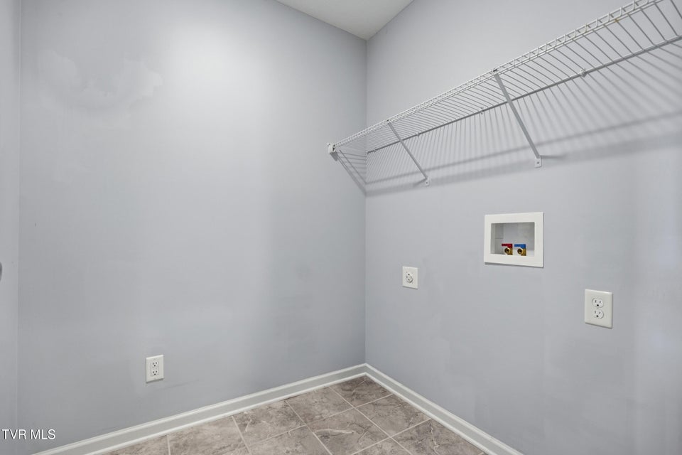 Photo #27: 916 Lona Lane