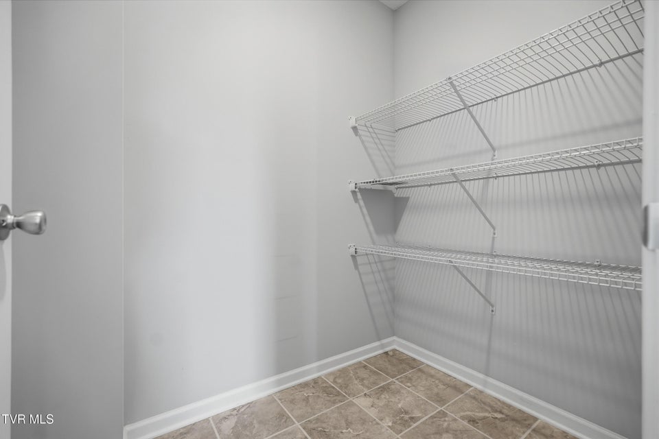 Photo #32: 916 Lona Lane