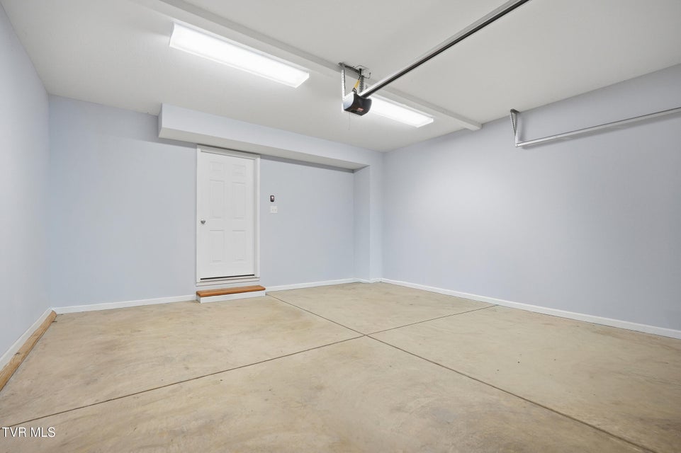 Photo #34: 916 Lona Lane