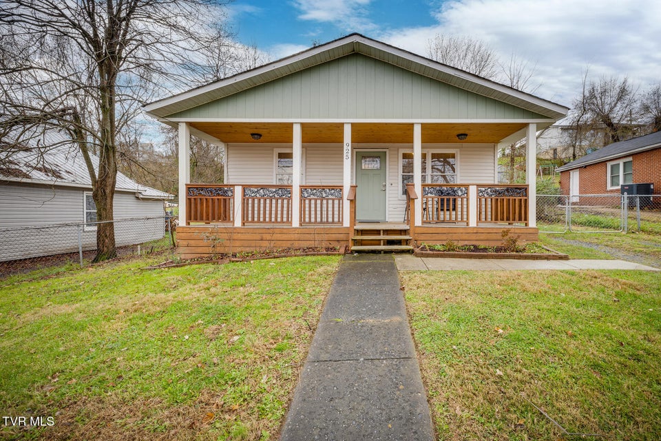 Photo #2: 925 Dorothy Street