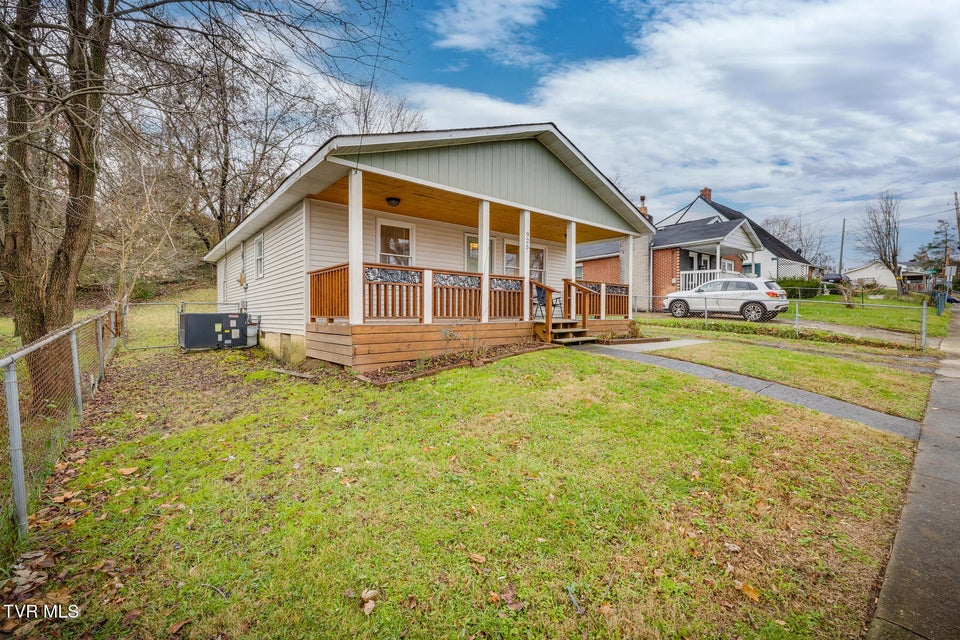 Photo #3: 925 Dorothy Street