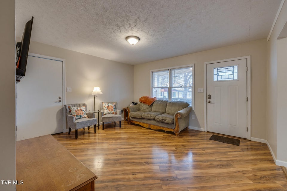 Photo #6: 925 Dorothy Street