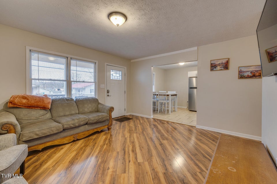 Photo #7: 925 Dorothy Street