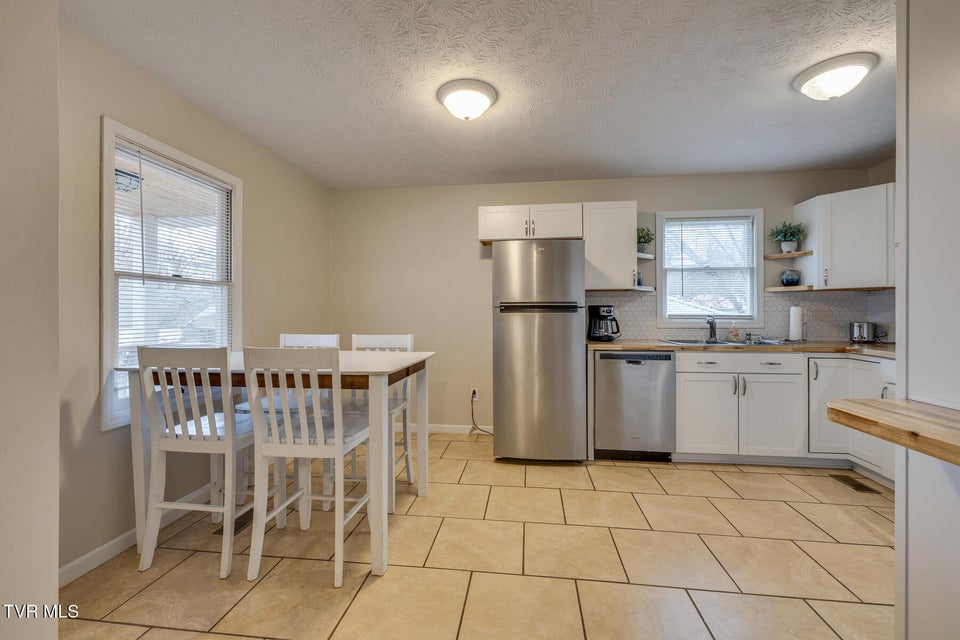Photo #8: 925 Dorothy Street