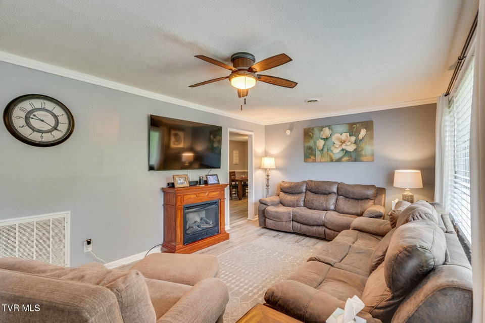 Photo #4: 408 Rainbow Circle