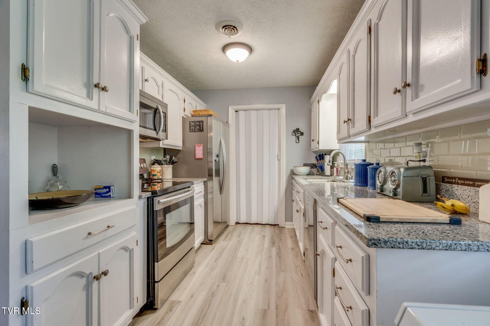 Photo #10: 408 Rainbow Circle