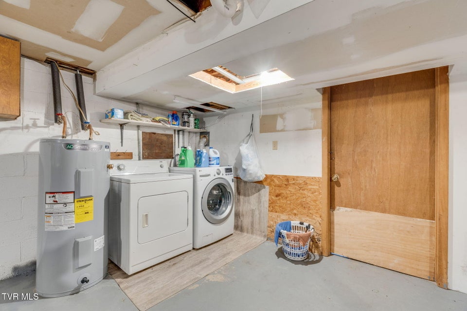 Photo #24: 408 Rainbow Circle