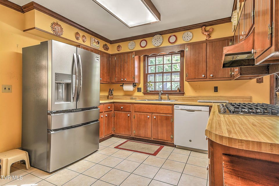 Photo #18: 211 Crestwood Drive