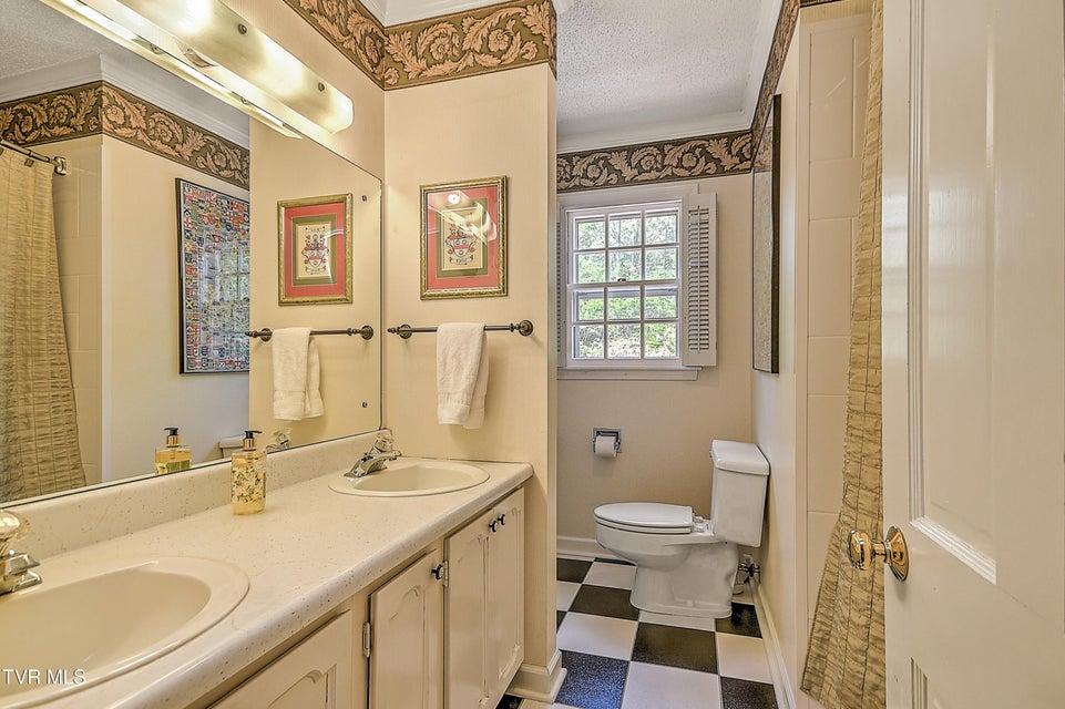 Photo #33: 211 Crestwood Drive