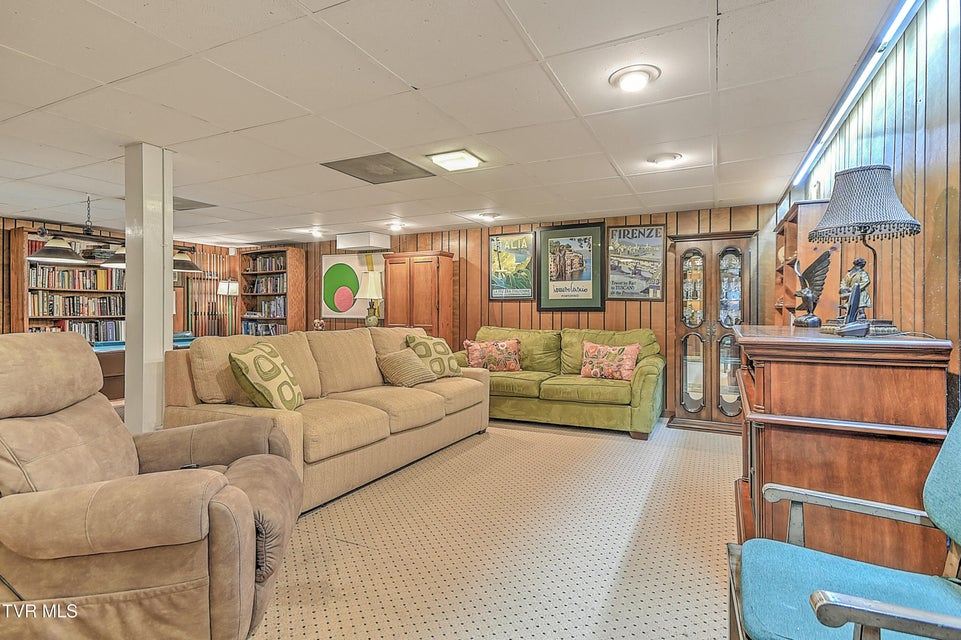 Photo #37: 211 Crestwood Drive