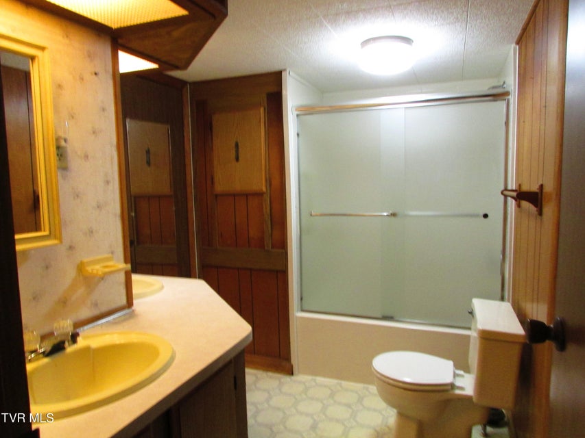 Photo #25: 145 Hillrise Drive