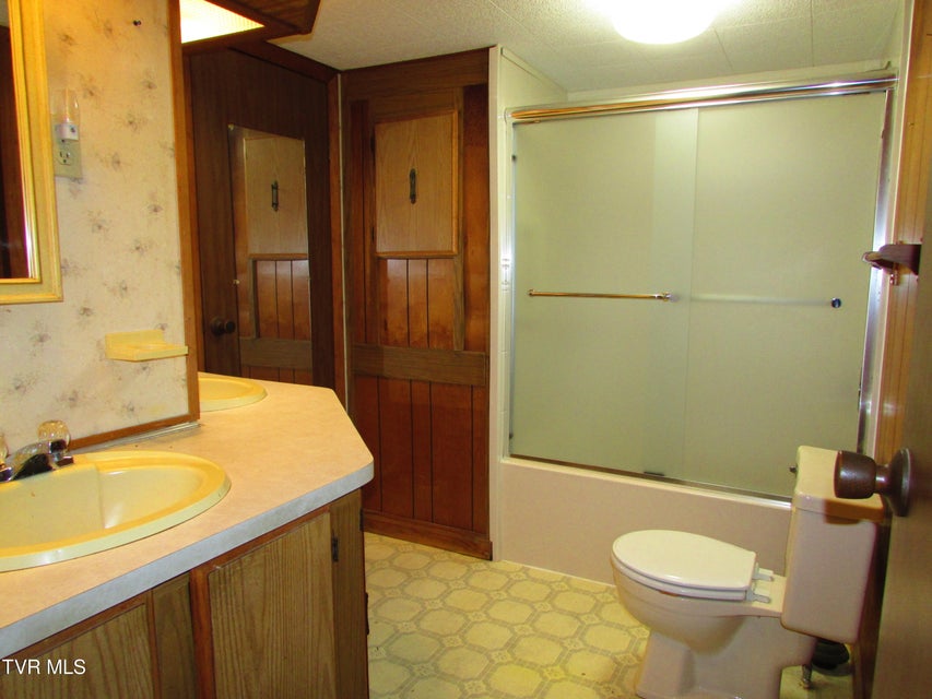 Photo #26: 145 Hillrise Drive