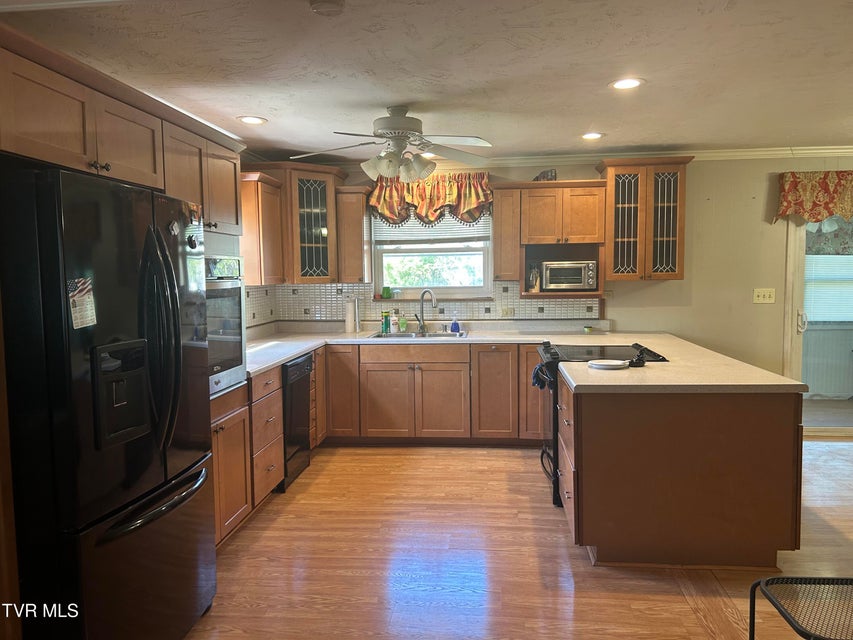 Photo #14: 605 Masengill Avenue