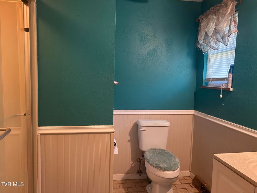 Photo #25: 605 Masengill Avenue