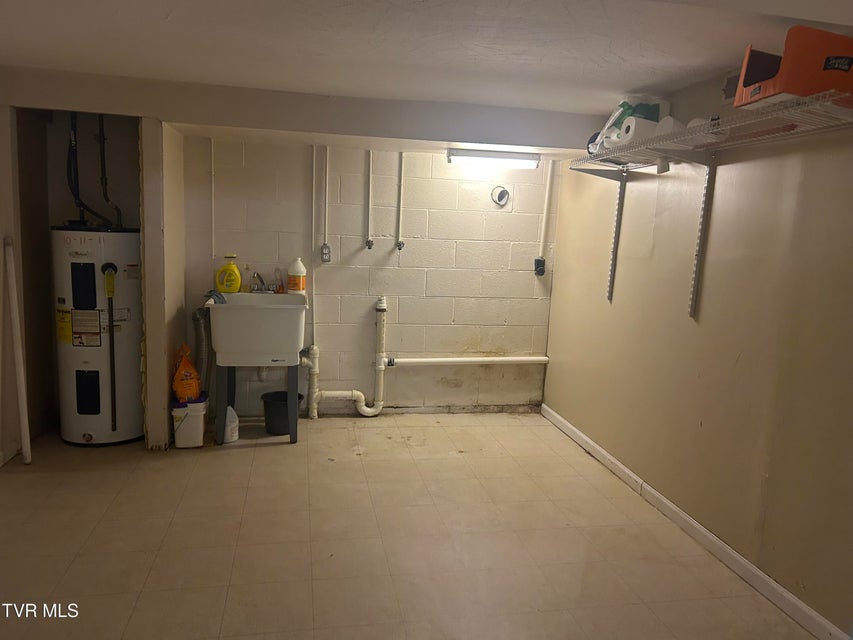 Photo #26: 605 Masengill Avenue