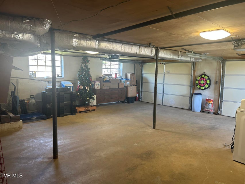 Photo #31: 605 Masengill Avenue