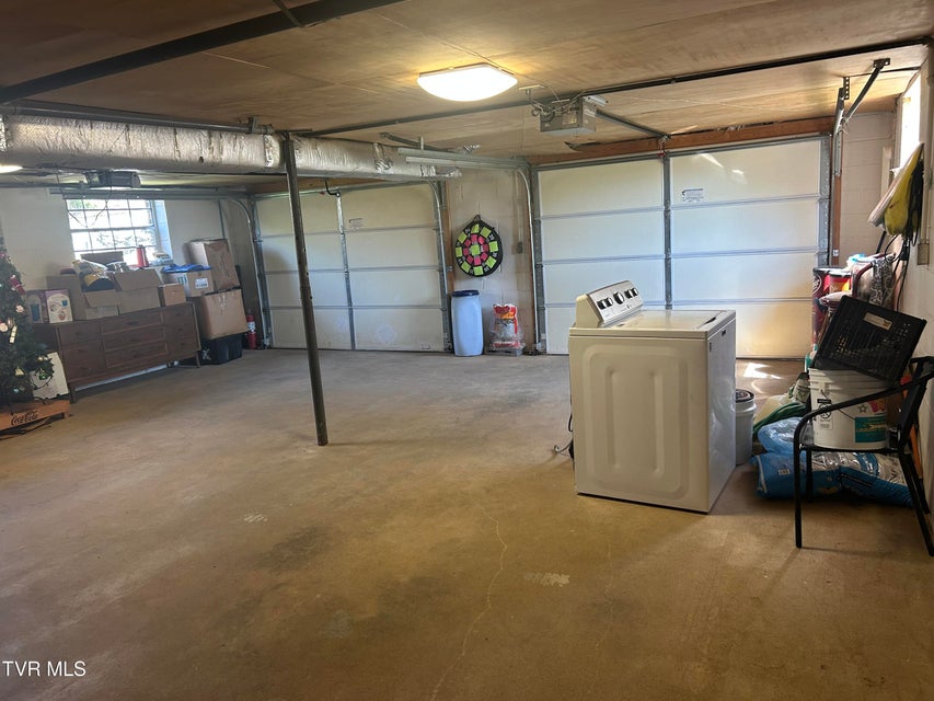 Photo #32: 605 Masengill Avenue