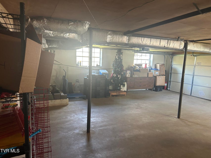 Photo #33: 605 Masengill Avenue