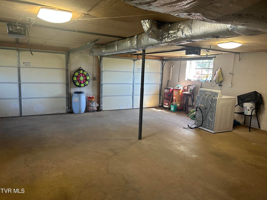 Photo #35: 605 Masengill Avenue