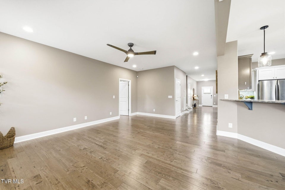 Photo #13: 3069 Calton Hill