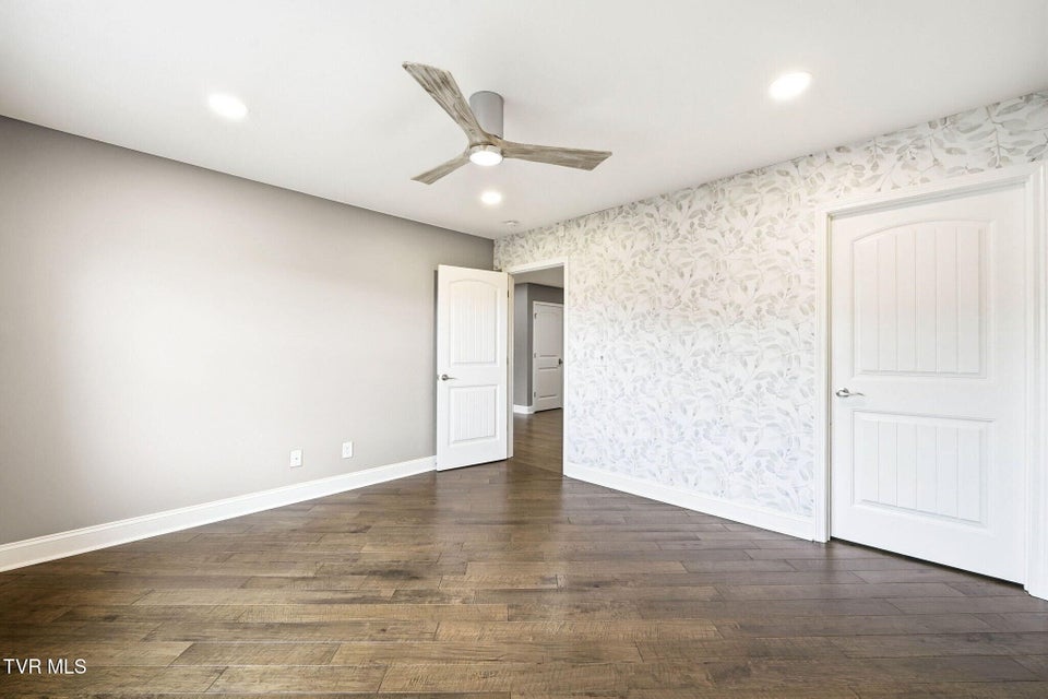 Photo #30: 3069 Calton Hill