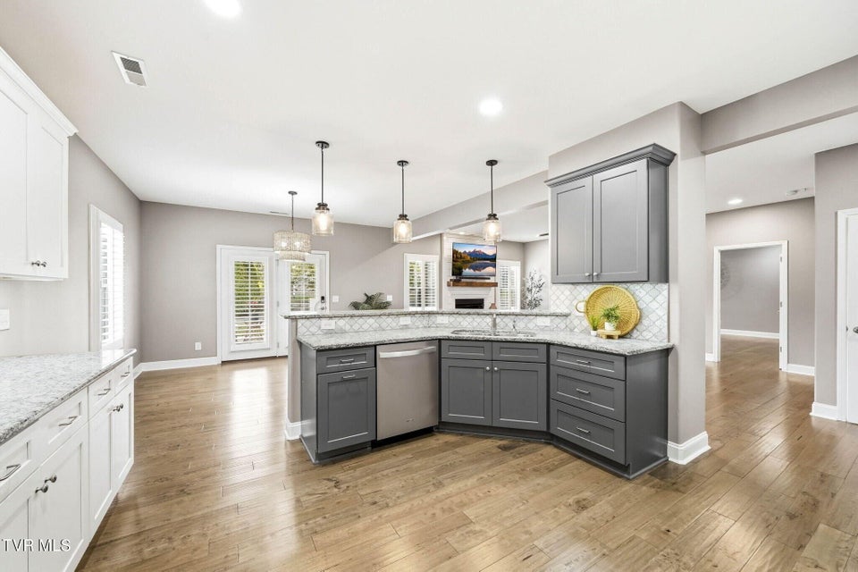 Photo #8: 3069 Calton Hill