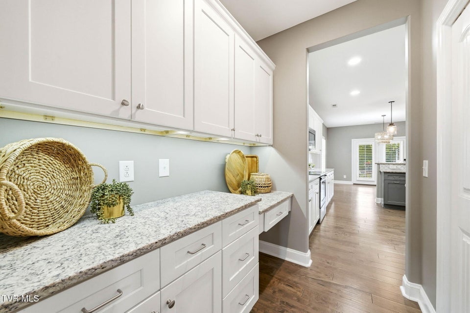 Photo #10: 3069 Calton Hill