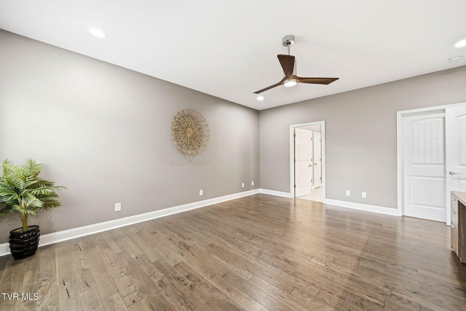 Photo #16: 3069 Calton Hill