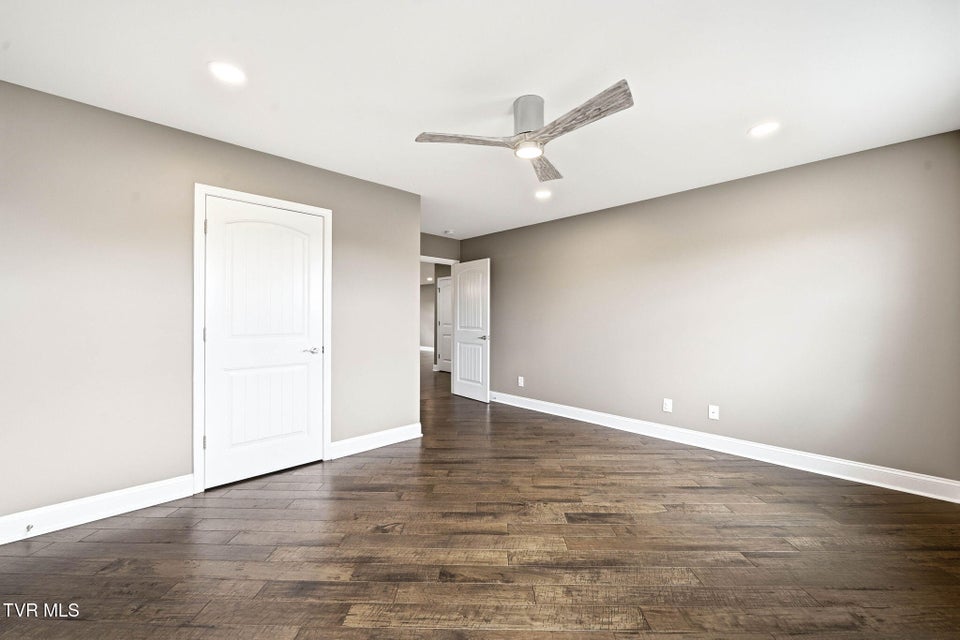 Photo #33: 3069 Calton Hill