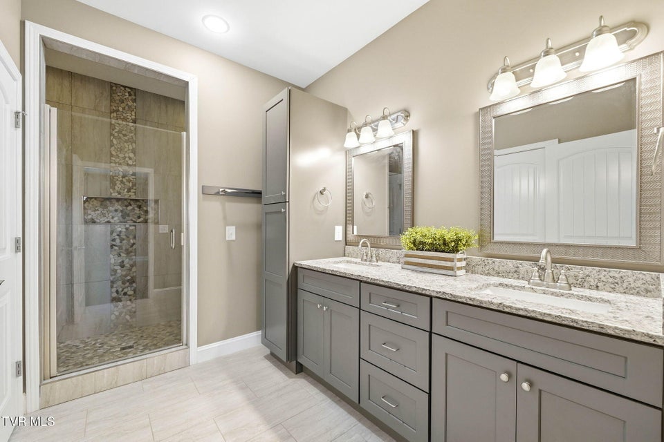 Photo #19: 3069 Calton Hill