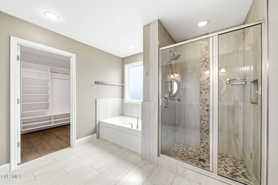 Photo #25: 3069 Calton Hill