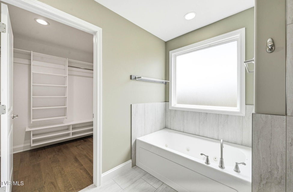 Photo #26: 3069 Calton Hill